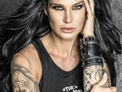 Цеци Красимирова се върна у нас за ЧРД на сестра си (СНИМКИ)