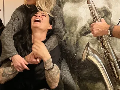 Цеци Красимирова се върна у нас за ЧРД на сестра си (СНИМКИ)