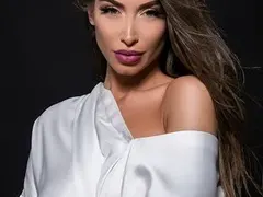 Чалгарка ШОКИРА фенове на свое участие! Пие от женска уста, свири на барабани с косата си (КАДРИ)