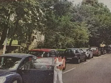 Цветанка Ризова шофира като мутра, крещи и заплашва шофьори