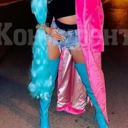 Диона се превърна в синя Рапунцел (СНИМКИ)