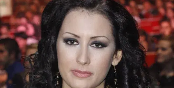 Джена се ошишка брутално (Певицата набива пържено, нехае за килограмите – Папарашки кадри без фотошоп)