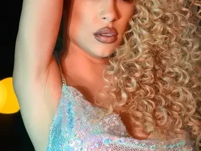 Драма: Роксана губи гласа си, оперира се  в Турция