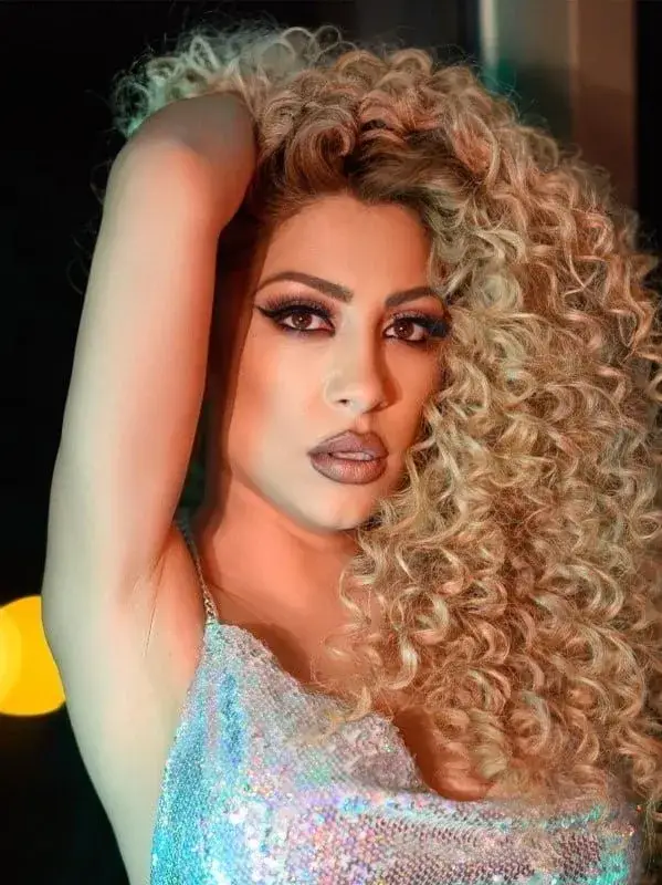 Драма: Роксана губи гласа си, оперира се  в Турция