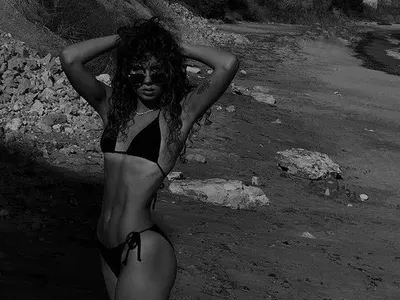 Дъщерята на президента провокира със секси фотоси (Горещи кадри в галерията)