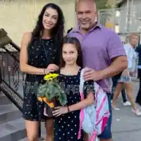 Емануела и Блатечки изпратиха първолаци, внукът на Халваджиян с плитка и още +  СНИМКИ