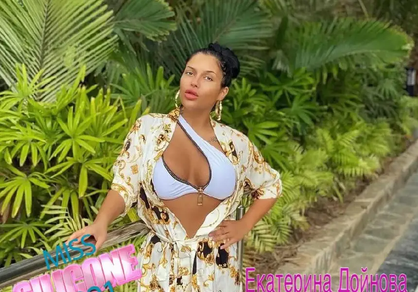 Евтина силиконка опитва да си вдигне цената с просташки изцепки: Много ми харесва отзад!