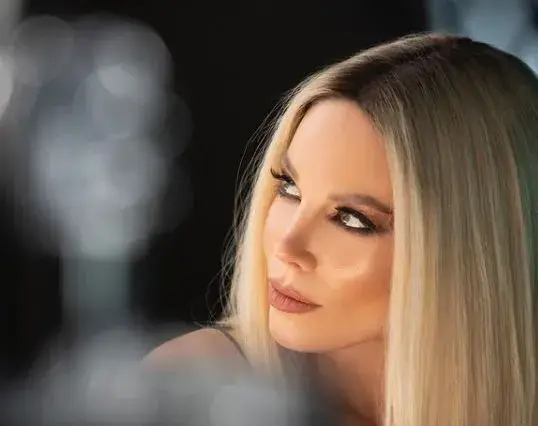 Фолк певицата Емилия влезе в ролята на садистичен килър! (ФОТО)