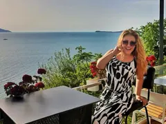 Фолк певицата Рени в Албания с любимия човек (СНИМКИ)