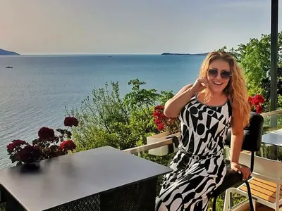 Фолк певицата Рени в Албания с любимия човек (СНИМКИ)