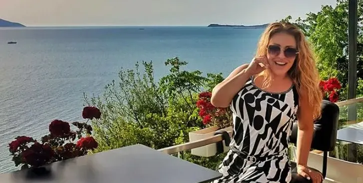 Фолк певицата Рени в Албания с любимия човек (СНИМКИ)
