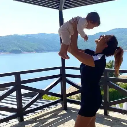 Глория на гости на родата на бившия си! Заведе внучка си при фамилията на Илия Загоров (СНИМКА)