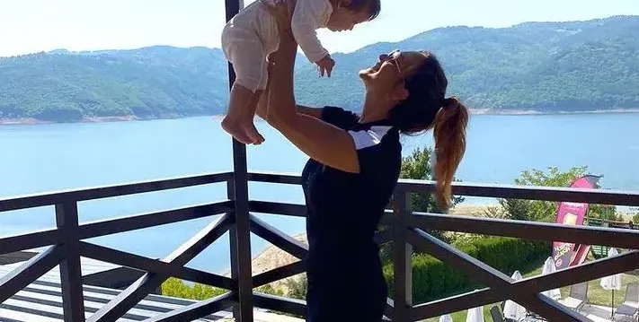 Глория на гости на родата на бившия си! Заведе внучка си при фамилията на Илия Загоров (СНИМКА)