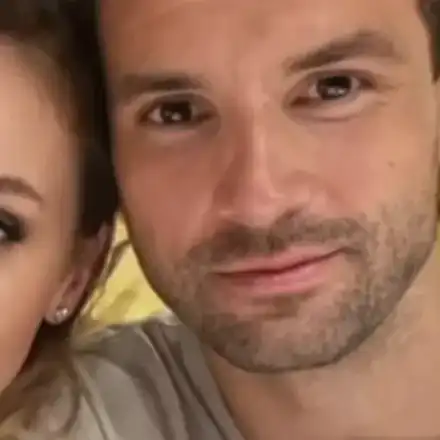 Гришо и Лолита набиват хамбургери