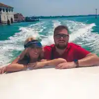 Гущерови се любят в басейн (СНИМКИ)