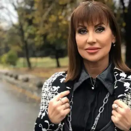 Илиана Раева почива сама с кучето