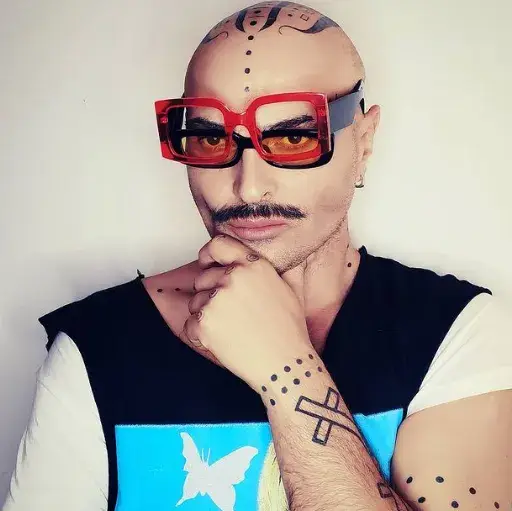 Иво Димчев раздава пари на феновете