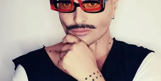 Иво Димчев раздава пари на феновете