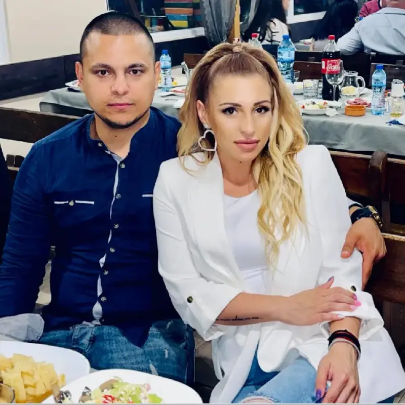 Изненадата е пълна! Ето коя певица се сгоди