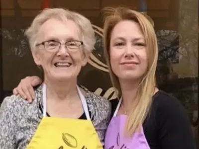 Жената на министър Петков работи с майка си в сладкарница