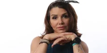 Кали се превърна в Алиса в Страната на чудесата