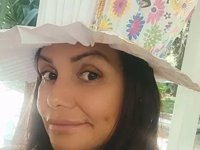 Кали се превърна в Алиса в Страната на чудесата