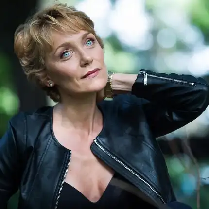 Койна Русева излиза на сцената в деня, в който умира баща й