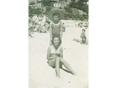 Лили Иванова се пусна от плажа във Варна (Любопитна снимки)