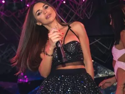 Алисия: Често се излагам пред феновете, не си помня песните