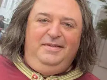 Любо Нейков крал с перука