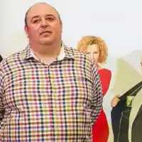 Любо Нейков  носи храна  на родата в  Червен бряг