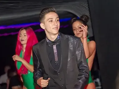 Машина: Лоренцо върти няколко гаджета (Снимка в галерията)