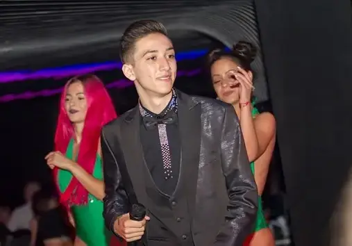 Машина: Лоренцо върти няколко гаджета (Снимка в галерията)