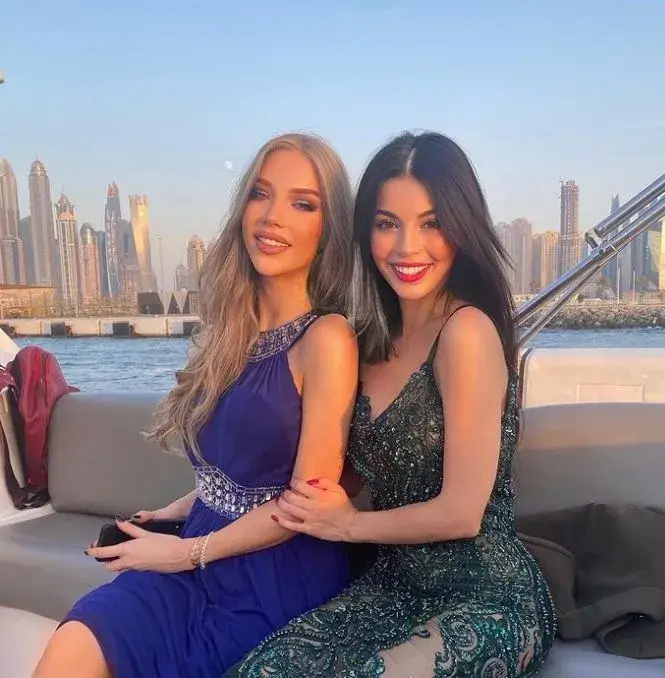 Мегз пори вълните в Дубай! Има си нова приятелка