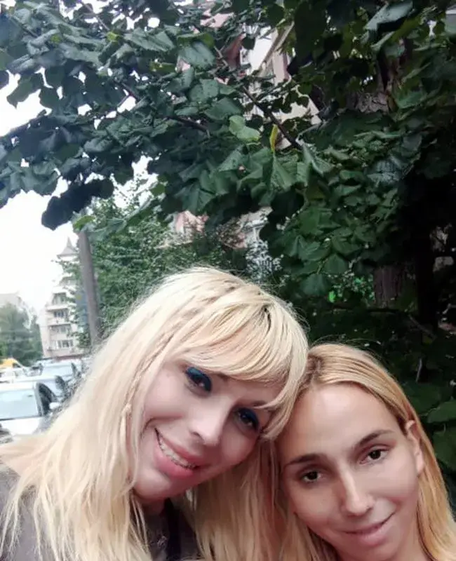 Мелиса (Тихомир) и Емили са първата официално преброена еднополова двойка (Снимки)