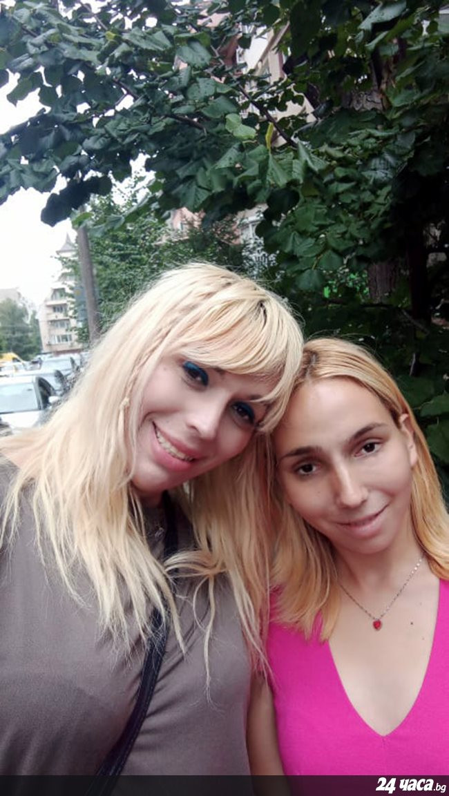 Мелиса (Тихомир) и Емили са първата официално преброена еднополова двойка (Снимки)