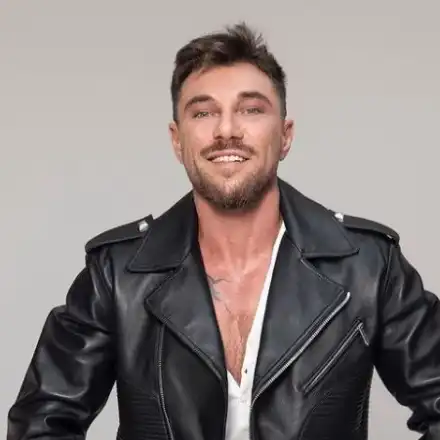 Миро облече змия! Ходи ли му? (ФОТО)