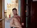 Миро зарежда батериите във Флоренция