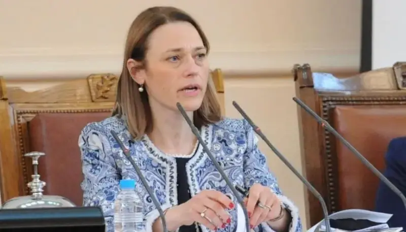 Мъжът на Ива Митева я зарязал заради сладък пост в Брюксел