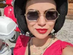 Най-горещата  футболната половинка остана без дрехи (Снимки)