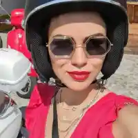 Най-горещата  футболната половинка остана без дрехи (Снимки)