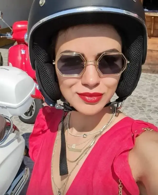 Най-горещата  футболната половинка остана без дрехи (Снимки)