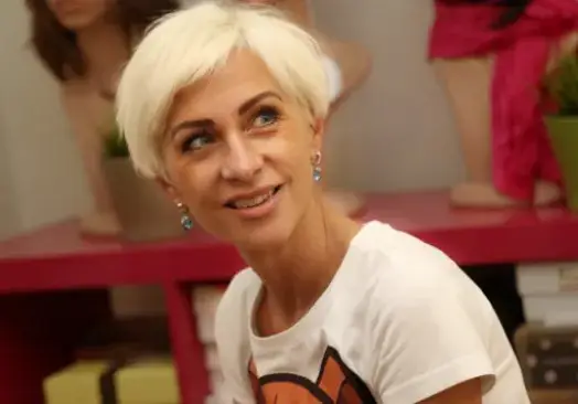 Нана кара по тротоара