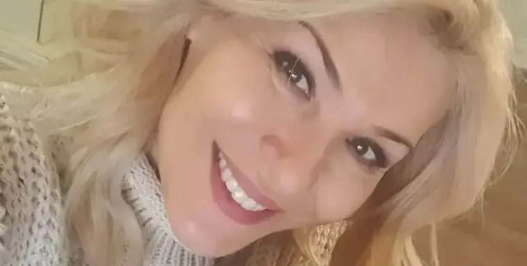 Невероятно, но факт! Гала изглажда бръчките с тиксо! Резултатът е впечатляващ (Вижте повече ТУК)