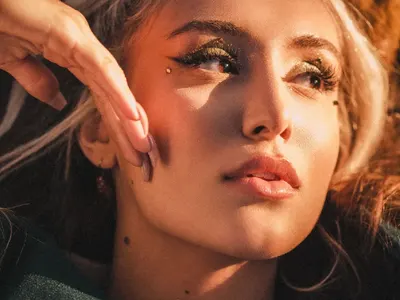 НЛО, пришълци и спираща дъха любовна история в новия клип на Дара Екимова