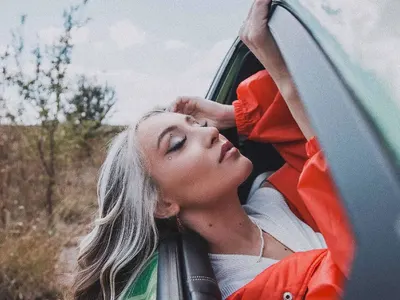 НЛО, пришълци и спираща дъха любовна история в новия клип на Дара Екимова