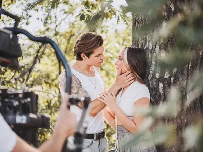 НЛО, пришълци и спираща дъха любовна история в новия клип на Дара Екимова