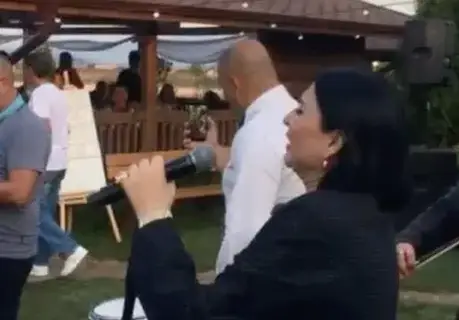 От страх, Софка вършее само по частни партита на открито