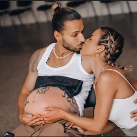 Папи Ханс шокира с бременност