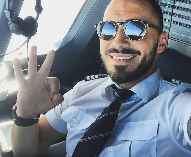 Петър от „Фермата” се върна на самолета, от  месеци е без гадже